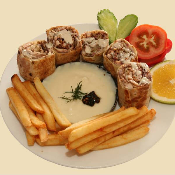 وجبة شاورما عربي مع بطاطا و سلطات 