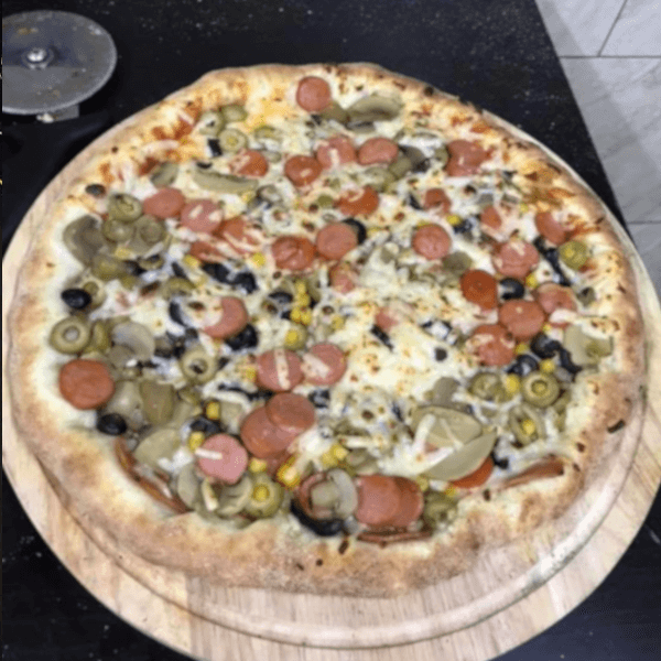 بيتزا خضار مع نقانق