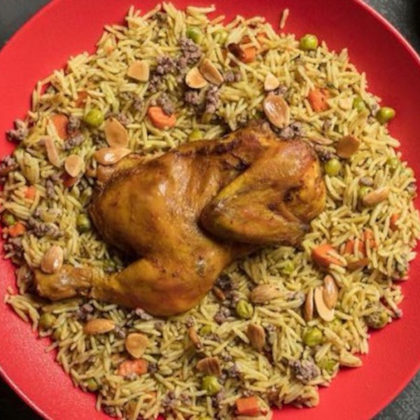 وجبة أوزي + نصف دجاجة + شوربة لبن + سلطة
